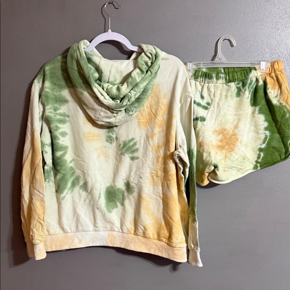 POL Tie-Dye Green and Yellow Women Shorts - Picture 3 of 3